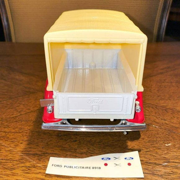 Solido Ford V8 Pick Up 1936 Beck’s Red & White Model Truck 1/19 Scale - Picture 4 of 7